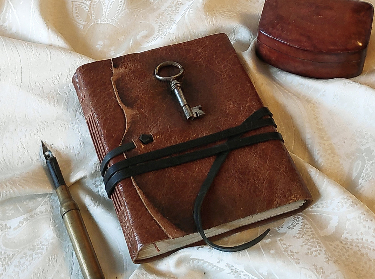 leather journal, chestnut vintage style cover with old key, handmade leather notebook, vintage style paper, pocket travel diary
