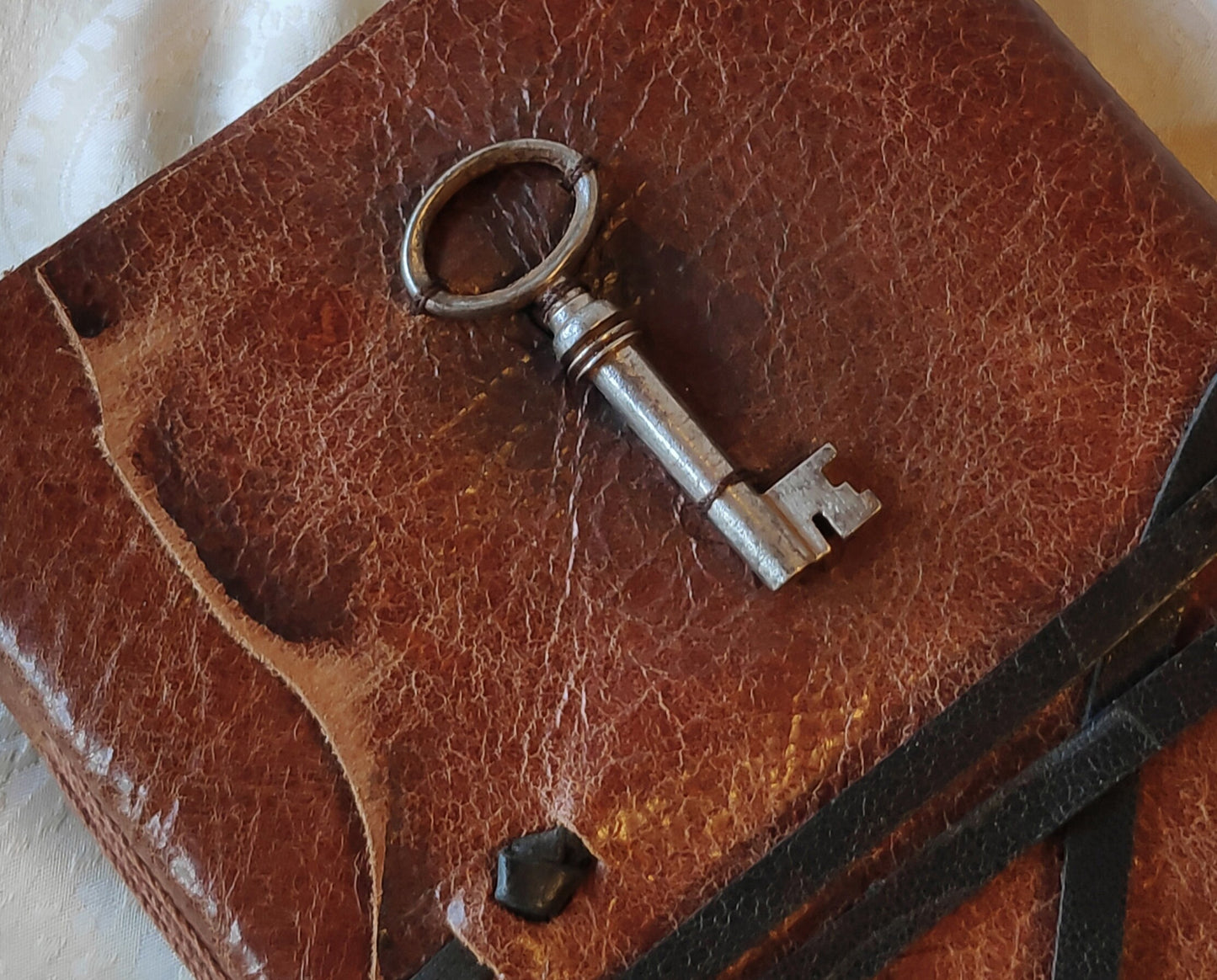 leather journal, chestnut vintage style cover with old key, handmade leather notebook, vintage style paper, pocket travel diary