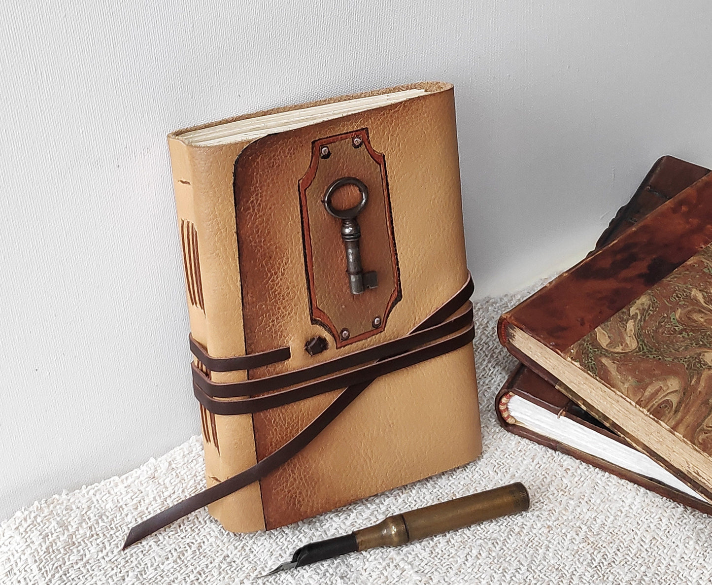 leather journal, beige leather diary, vintage style cover with old key, handmade leather notebook, pocket travel diary, vintage style paper
