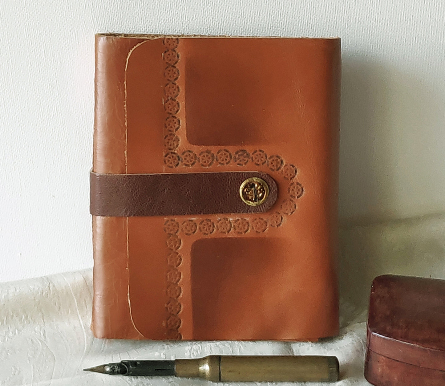 orange brown leather journal, vintage style cover, leather notebook, handmade travel diary, vintage style paper, leather pocket journal